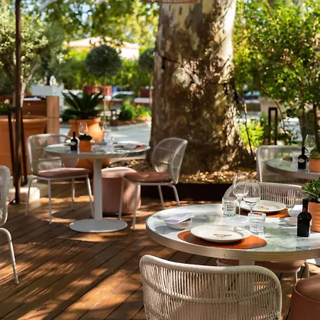 Hotel Et Restaurant La Bastide Bourrelly - Mathias Dandine 5*