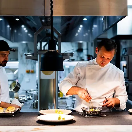 Hotel Et Restaurant La Bastide Bourrelly - Mathias Dandine